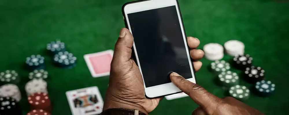 Player using their phone for a quick Elefante777 login with a sleek modern UI